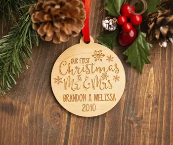 Mūsų Pirmoji Kalėdų Ornamentu Vedęs - Asmeninės Kalėdų Papuošalai - Pone ir Ponia - Dovanos Pora - Jaunavedžių Dovana - Tiesiog Marri